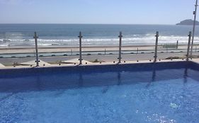 Departamento en malecon Portico Beach